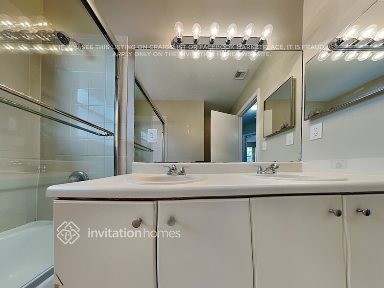 Building Photo - 5041 SW 152nd Ave