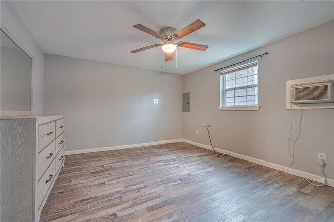 Building Photo - 4206 Walker St