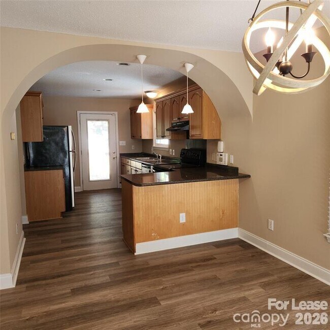 Building Photo - 208 Chuckwood Rd