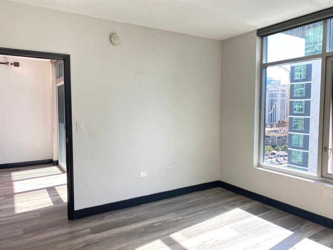 Building Photo - 14th Floor Downtown San Diego Apartment