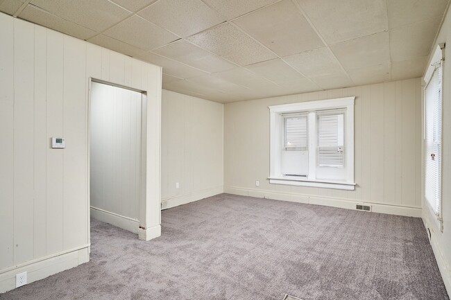 Building Photo - New 3 Bed 2 bath home