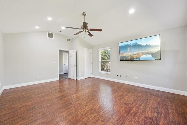 Building Photo - 111 Pineapple Ct