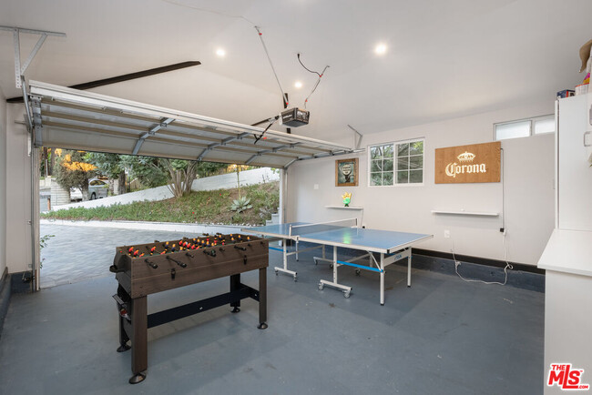 Building Photo - 9476 Hidden Valley Pl