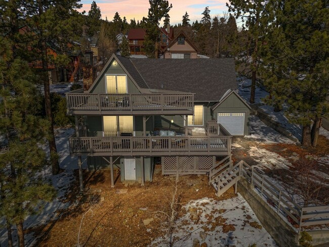 Building Photo - Lake-View 4BR Cabin with Dual Decks in Faw...