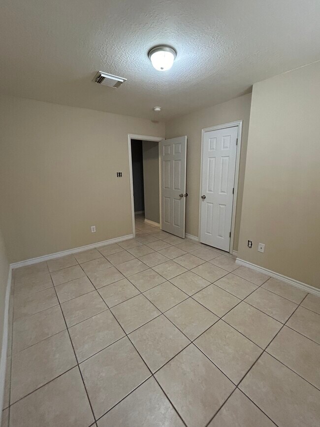 Building Photo - 17235 Glenpatti Dr