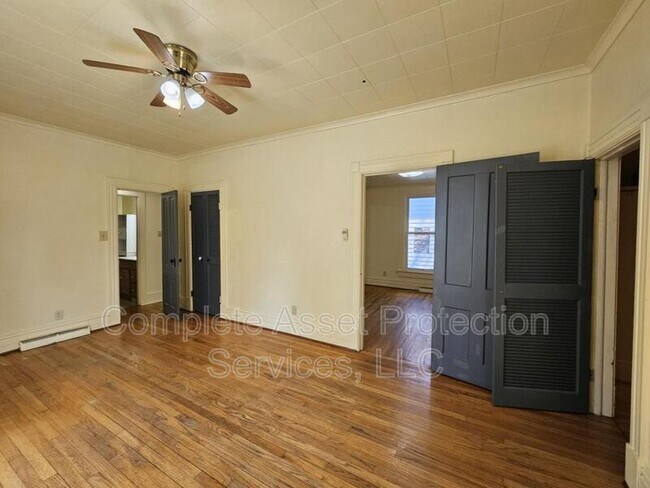 Building Photo - 114 I St
