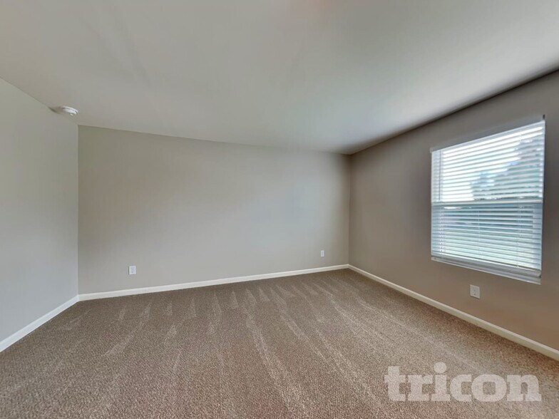 Building Photo - 109 Hyde Pk