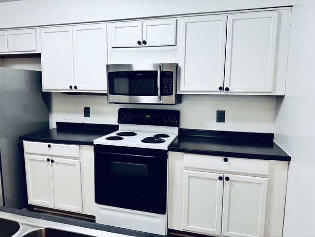 Building Photo - 202 Finley Forest Dr