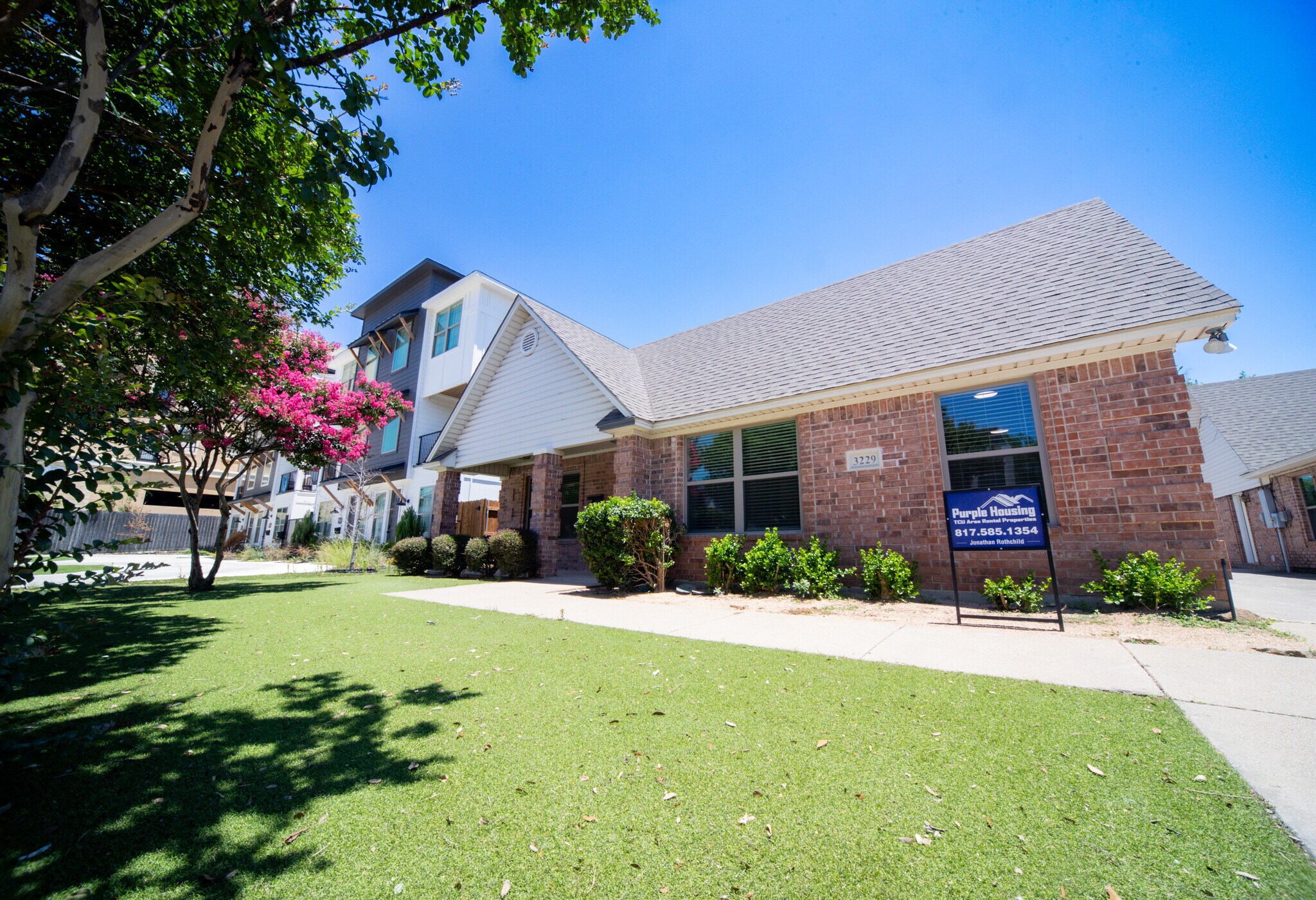 Building Photo - 3229 S University Dr