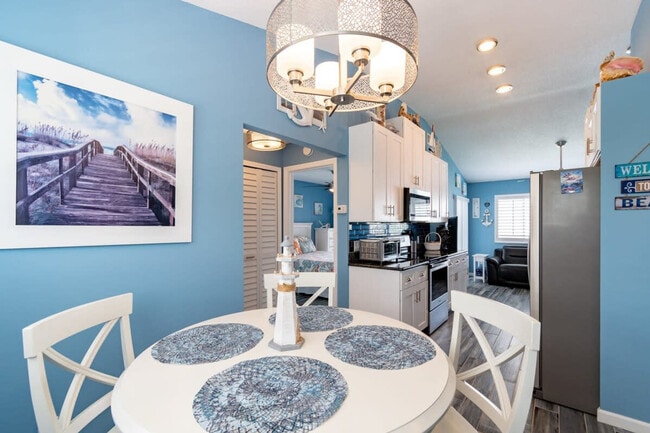 Building Photo - 516 Beach Park Ln