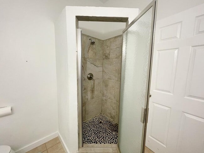 Building Photo - NEWER 4 bedroom house