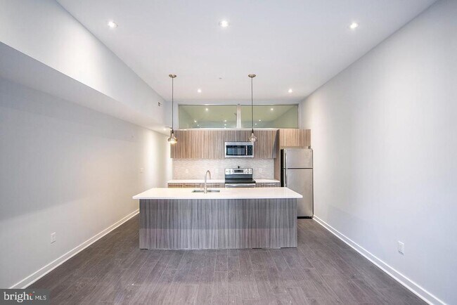 Building Photo - 412 S 13th St