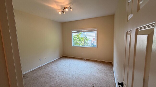 Building Photo - Beautiful Upgraded 4 Bedroom 2.75 Bath Home in Sammamish