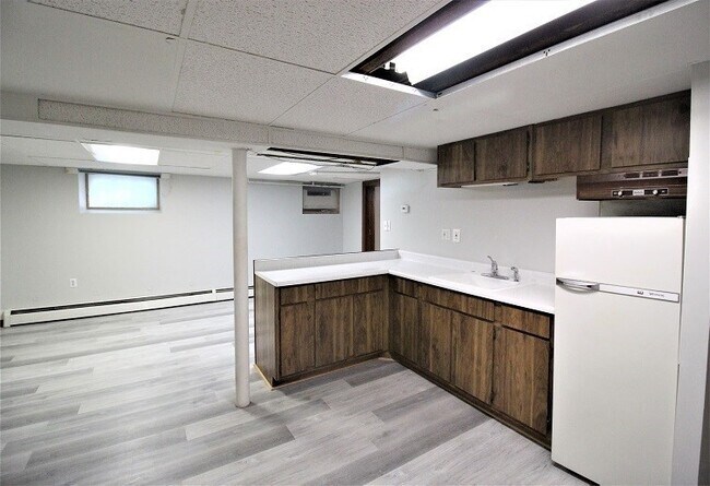 Building Photo - 8 Thurston Rd