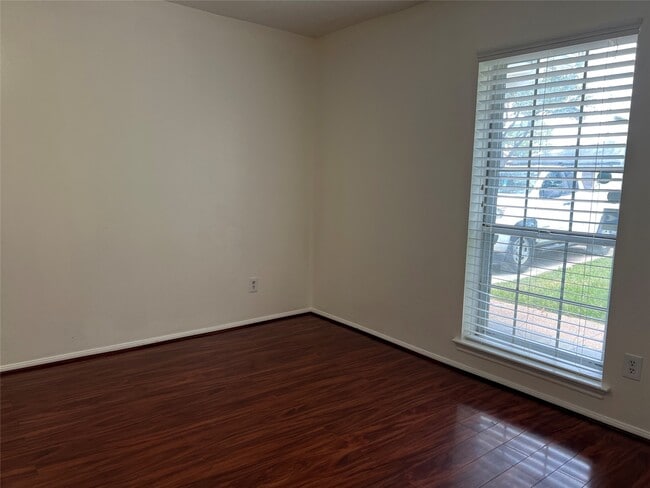 Building Photo - 8831 Hendon Ln