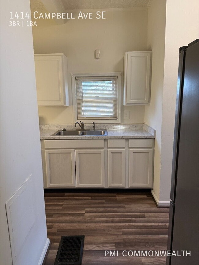 Building Photo - 1414 Campbell Ave SE