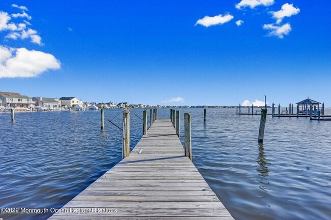 Building Photo - 323 Cove Dr