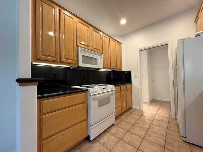 Building Photo - Spacious One Bedroom in Downtown Menlo Park