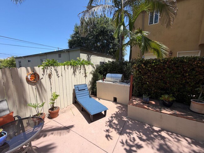 Building Photo - Coastal Living in Ocean Beach, Updated Apartment with In Unit Laundry