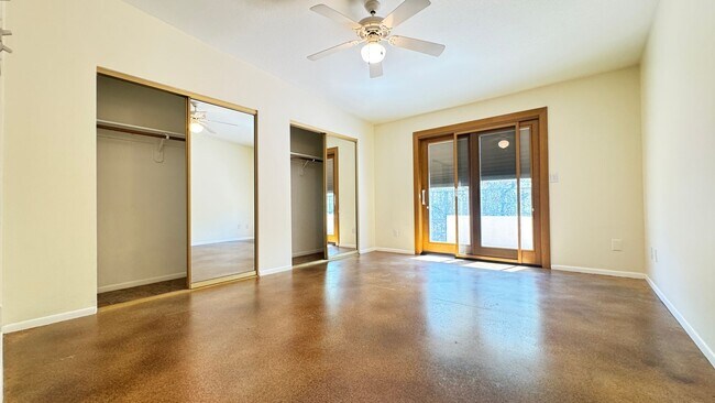 Building Photo - NW (Oracle and Orange Grove) 2 bedroom, 2 bath townhouse, 2 car garage, solar panels, no carpet!