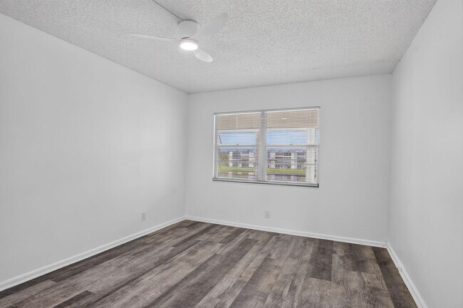 Building Photo - 3045 Cornwall C