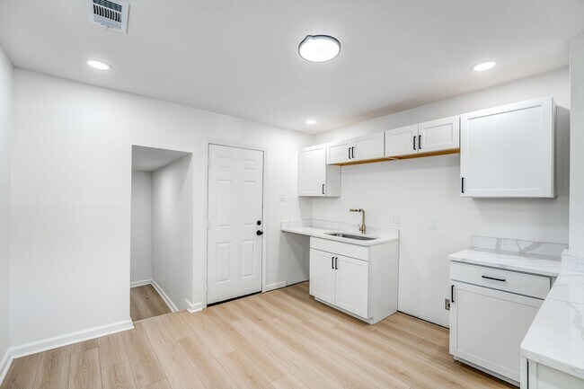 Building Photo - 1865 Ferber Ave