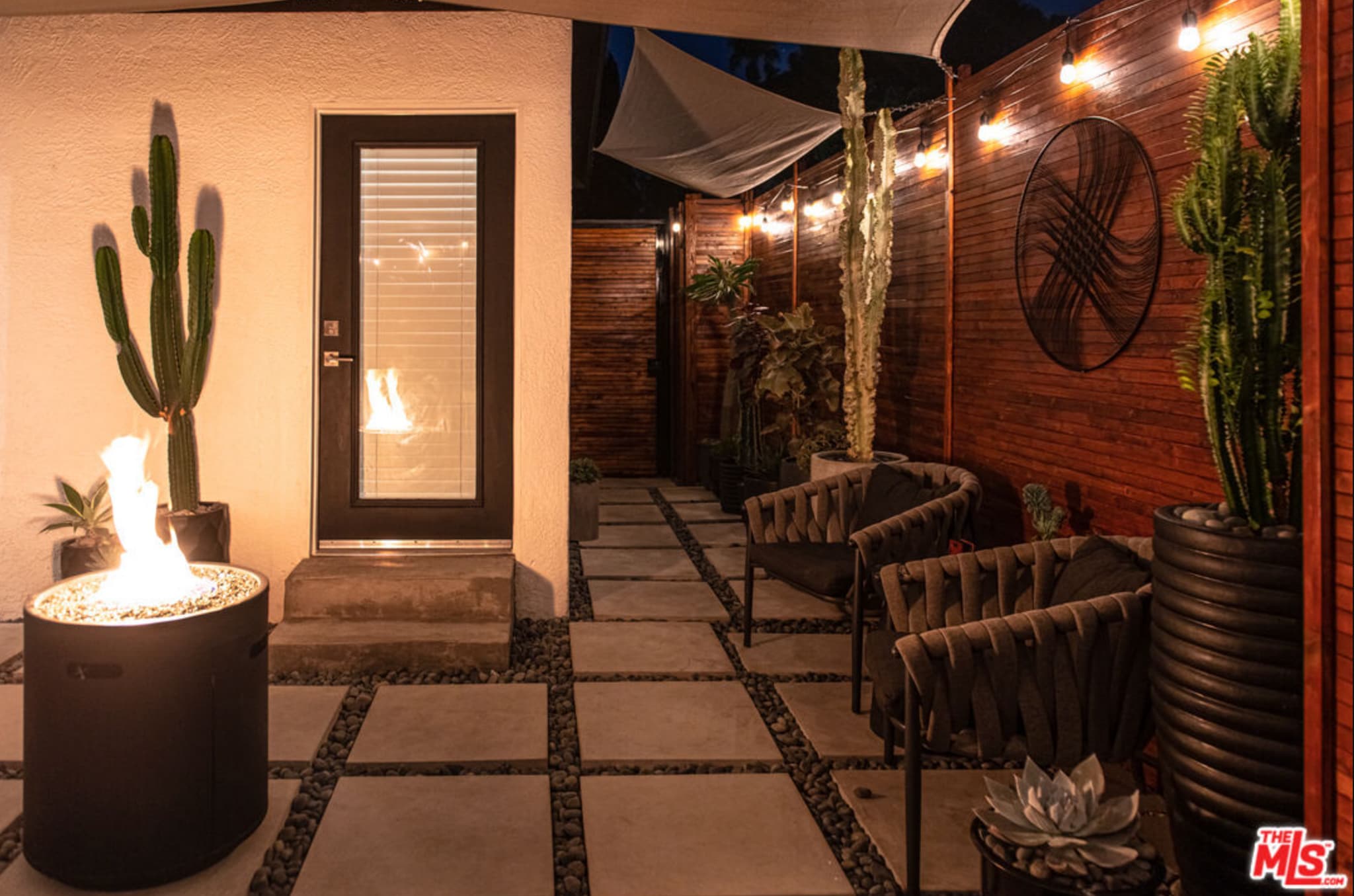 Building Photo - 509 E Buckthorn St