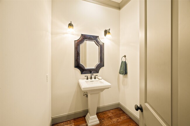 Building Photo - 1655 Castle Ct