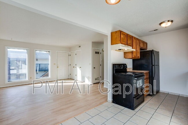 Building Photo - 535 S Lulu Ave