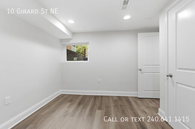 Building Photo - 10 Girard St NE