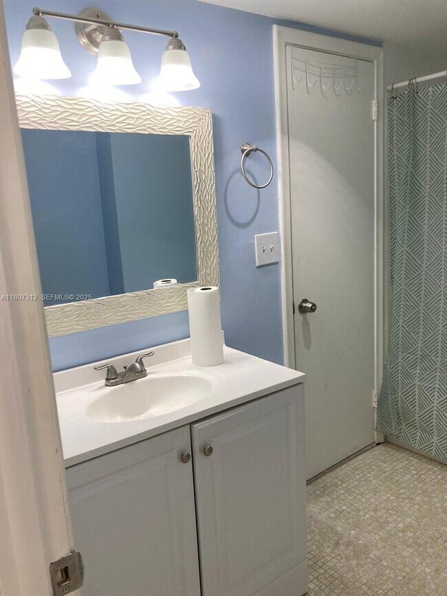 Building Photo - 3703 NE 166th St