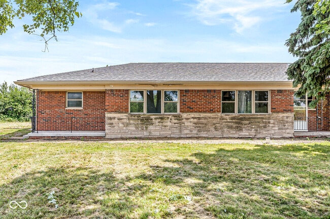 Primary Photo - 4307 E 550 S