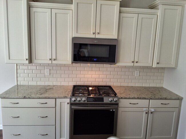 Building Photo - Knoxville 37934 - Farragut - Short term Lease Only - 3 bedroom, 2.5 bath home - Contact Sharon Ar...