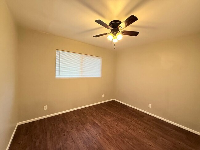 Building Photo - 606 Pierce St