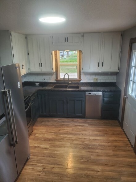 Building Photo - 401 E 1st St