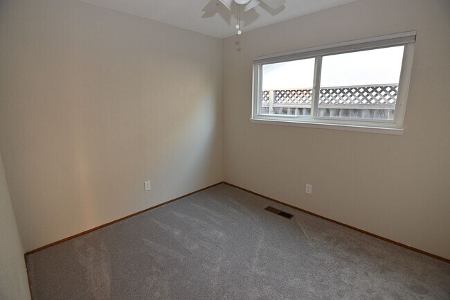 Building Photo - 5719 Lathrop Dr