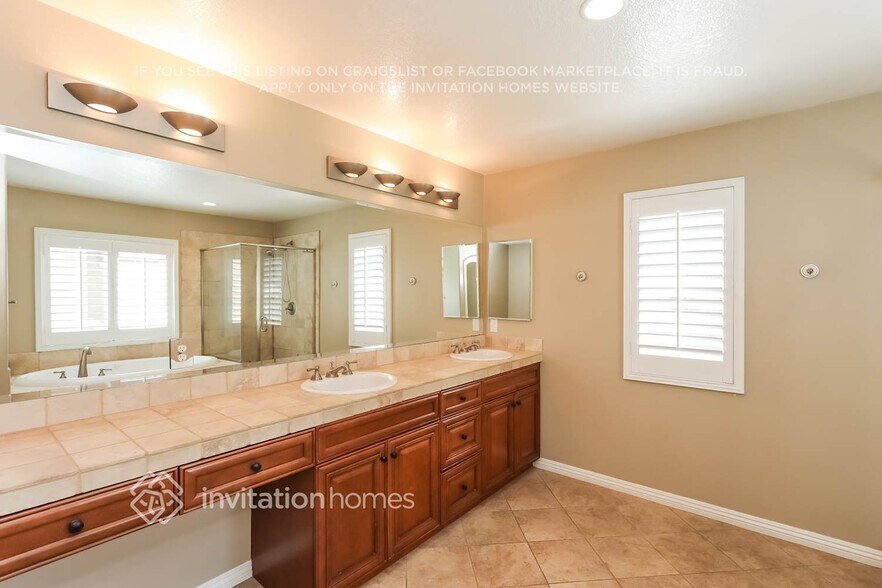 Building Photo - 11042 Evergreen Loop