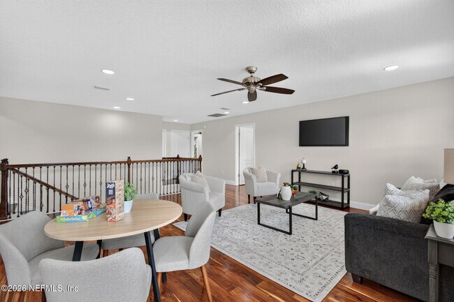 Building Photo - 127 Rockcreek Dr