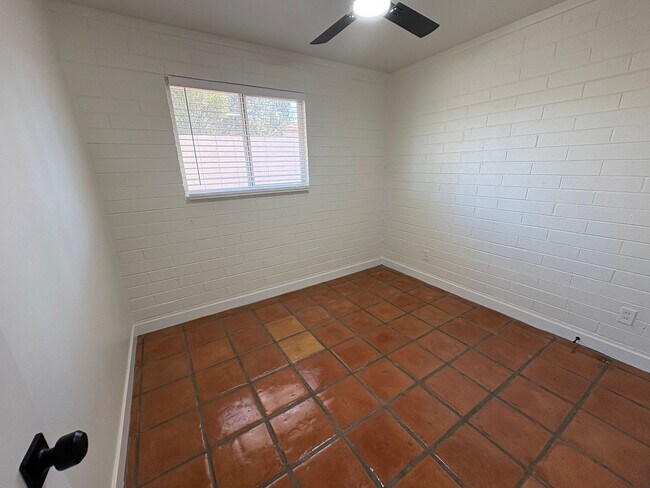 Building Photo - 817 S Melody Ln