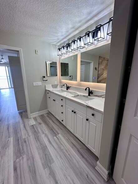 Building Photo - 480 Sail Ln