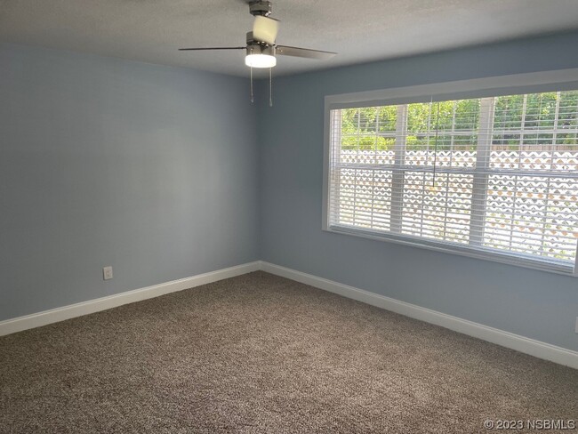 Building Photo - 255 Oak Ln