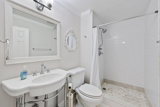 Building Photo - 2700 Fiore Way