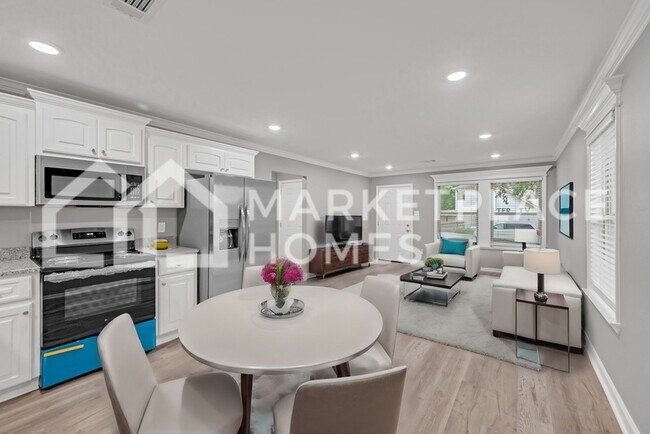 Building Photo - 417 W 20th St