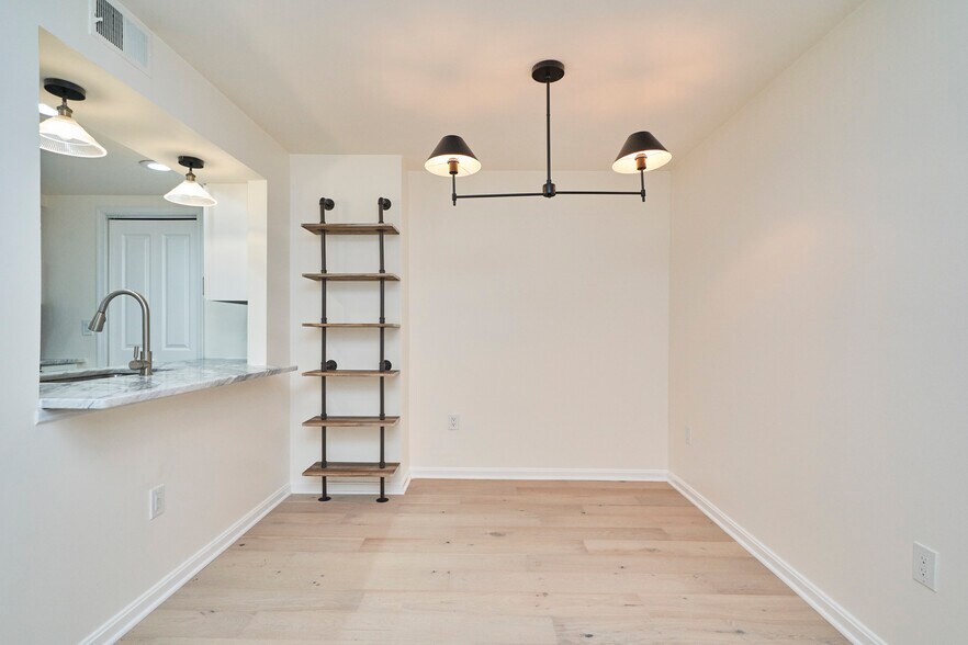 Building Photo - 2919 S Woodley St