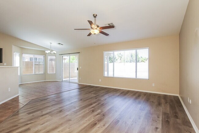 Building Photo - 15316 W Laurel Ln