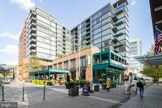 Building Photo - 45 Sutton Square SW