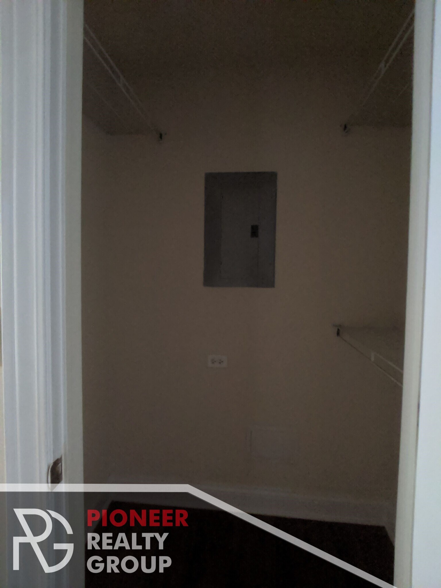 Building Photo - 736 W Addison St