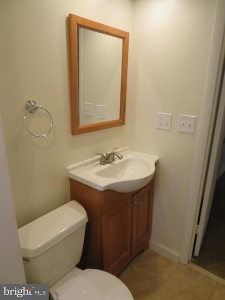 Building Photo - 26 Lakeside Dr