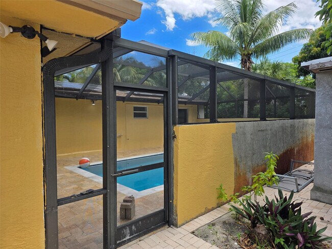 Building Photo - 4031 NE 8th Ave