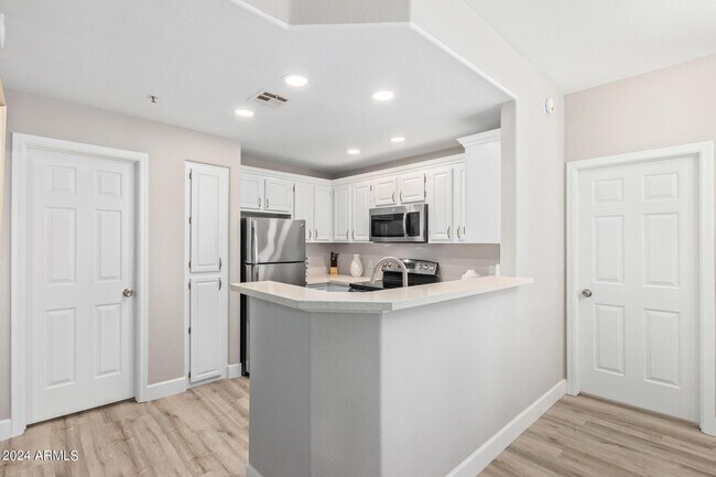 Building Photo - 11375 E Sahuaro Dr